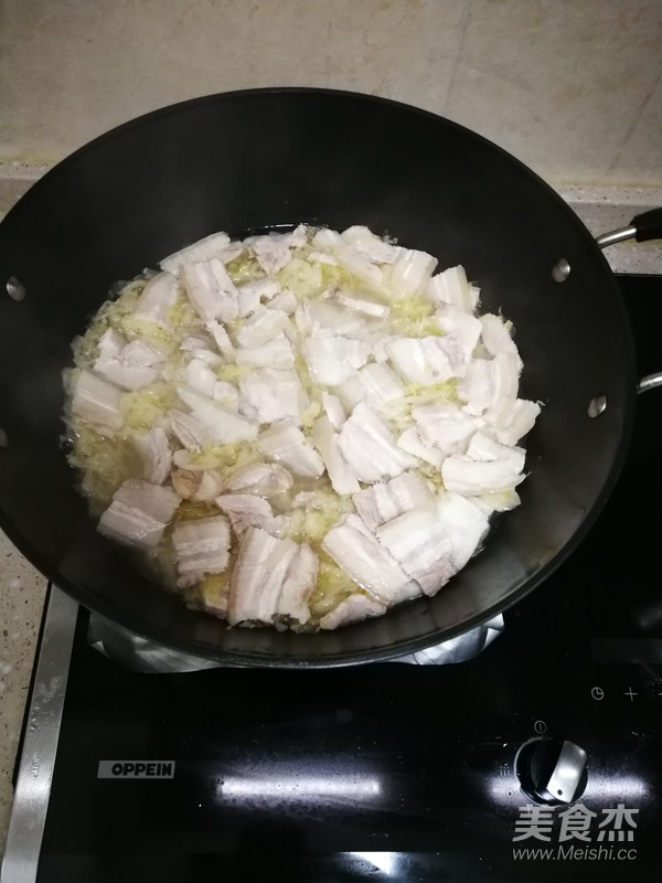 Braised Pork Belly with Sauerkraut recipe