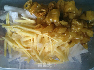 A Must-have for Summer Cold Dishes-pickled Pepper and Shredded Carrot recipe