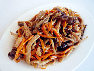 Stir-fried Shredded Pork with Carrots and Fungus recipe