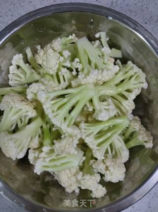 Stir-fried Cauliflower with Peas recipe