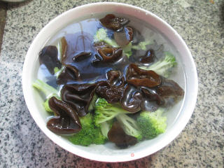 Broccoli with Black Fungus recipe