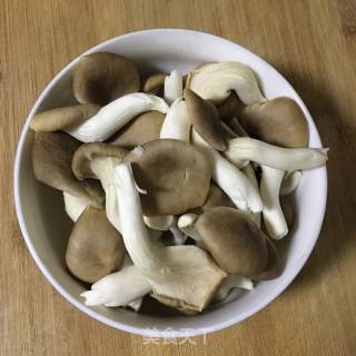 Ji Zhen Mushroom in Oyster Sauce recipe