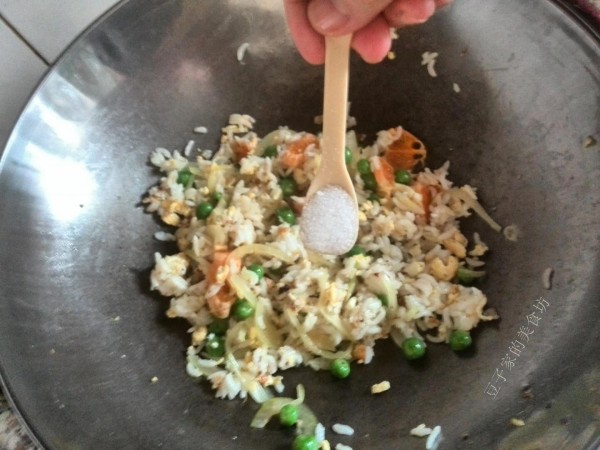 Assorted Fried Rice with Seaweed and Vegetables recipe