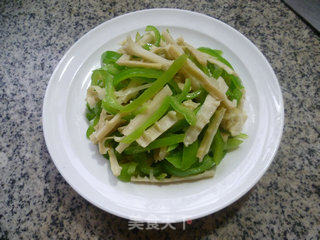 Stir-fried Green Peppers with Lamb Tail Bamboo Shoots recipe