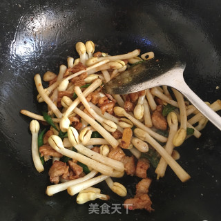 Stir-fried Pork Belly with Peanut Sprouts recipe