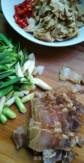 Stir-fried Bacon with Dried Bamboo Shoots recipe