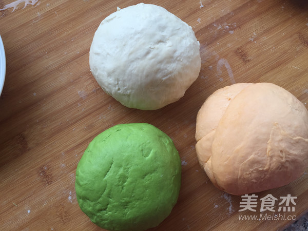 Three-color Wheat Ear Steamed Dumplings recipe