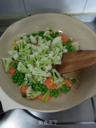 Stir-fried Cauliflower with Peas recipe