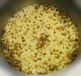 A Pot of Fried Rice with Buckwheat Fragrant Rice recipe