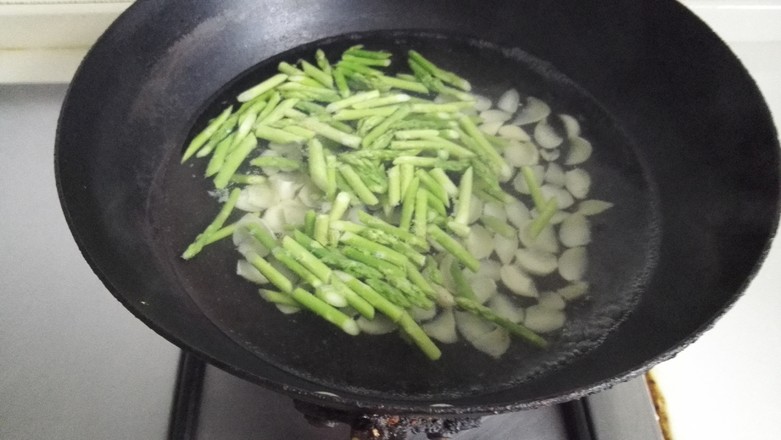 Stir-fried Shrimp with Asparagus and Lily recipe