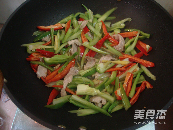 Stir-fried Parsley with Pork Liver recipe