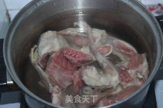 #家常下饭菜# Fungus Carrot Pigeon Soup recipe