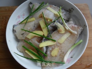 Steamed Cod with Mushrooms and Chopped Pepper recipe