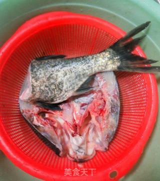 Steamed Silver Carp with Chopped Peppers recipe