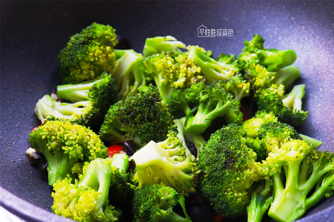 Broccoli Stir-fried Fungus recipe