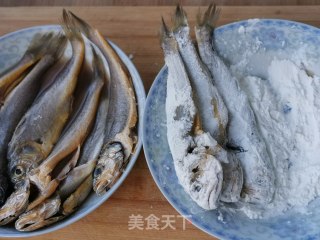 Fried Wild Yellow Croaker recipe