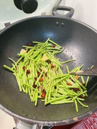 Stir-fried Artemisia Quinoa recipe