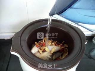 Stewed Chicken with Beiqi Dangshen and Red Dates recipe