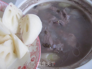Autumn Tonic Soup---lotus Root Black Bean Pork Ribs Soup recipe