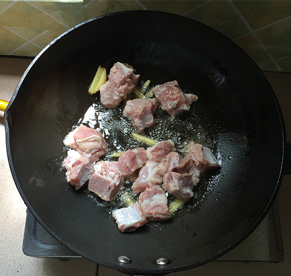 Braised Rice with Pork Ribs and Mixed Vegetables recipe