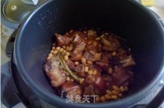 Beauty and Nourishment-soy Bean Clay Pork Feet recipe