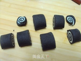 Nourish The Kidney, Nourish The Essence and Moisturize The Dry Intestines——milk-flavored Black and White Steamed Bread Rolls recipe