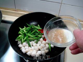 Seasonal and Quick Home Cooking "asparagus Stir-fried Fresh Scallops" recipe
