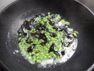 Stir-fried Shredded Pork with Edamame and Fungus recipe