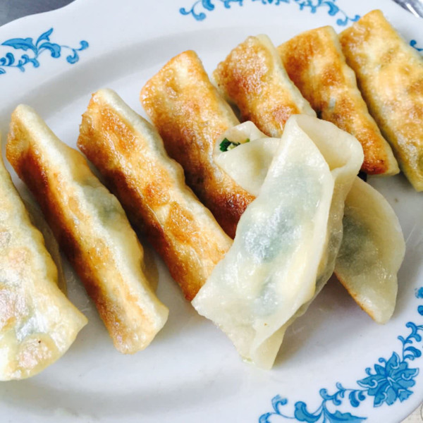 Knock Delicious Chives and Eggs Pot Stickers recipe