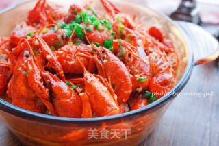 Crayfish in Golden Soup with Garlic recipe