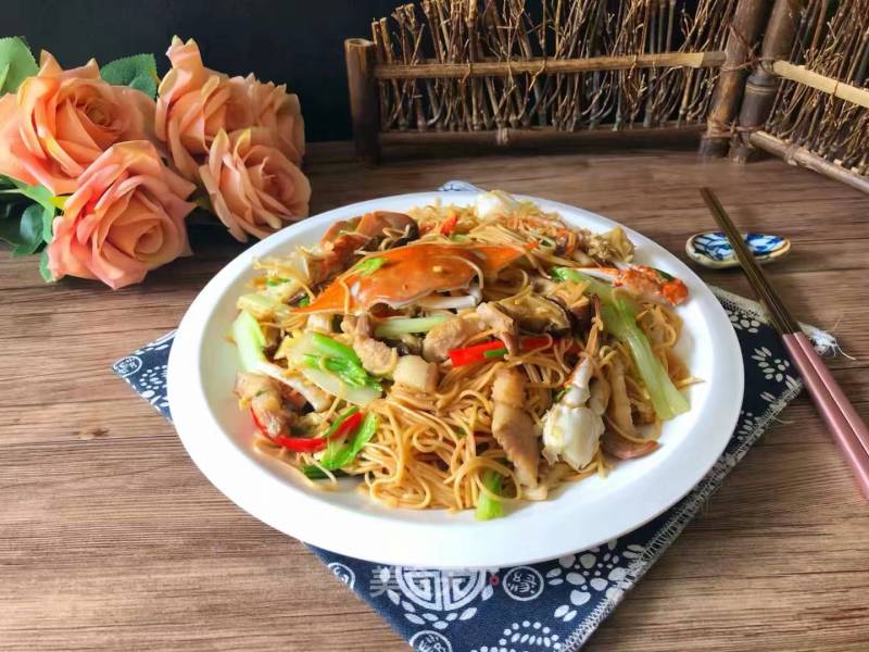 Fried Noodles with Seafood recipe