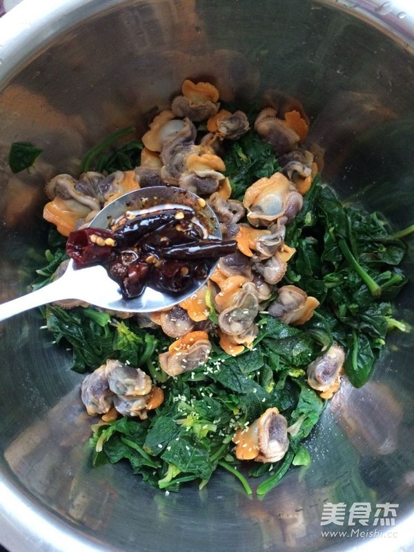 Clam Meat Mixed with Spinach recipe