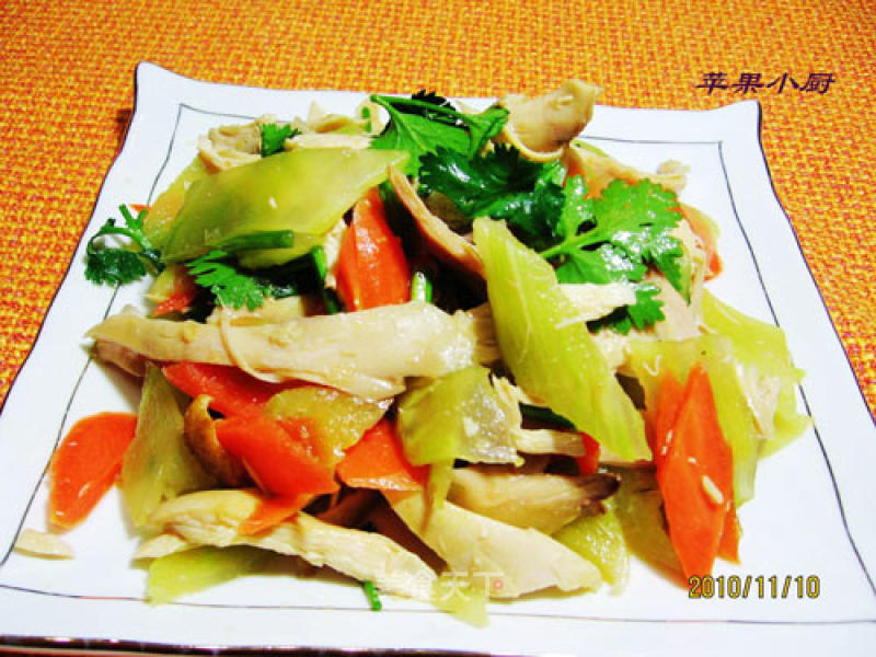 Shredded Chicken with Lettuce and Pepper Oil recipe