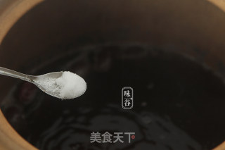 [guangdong] Eucommia Black Bean and Pigtail Soup recipe