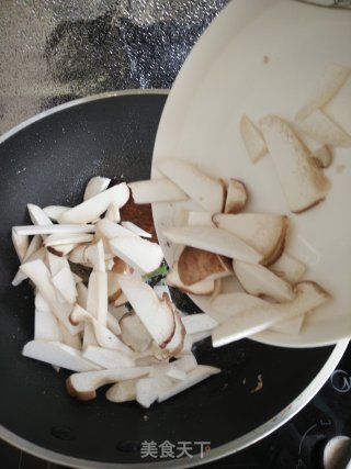 Stir-fried Rapeseed with Pleurotus Eryngii recipe