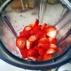 Strawberry Honey Milkshake recipe