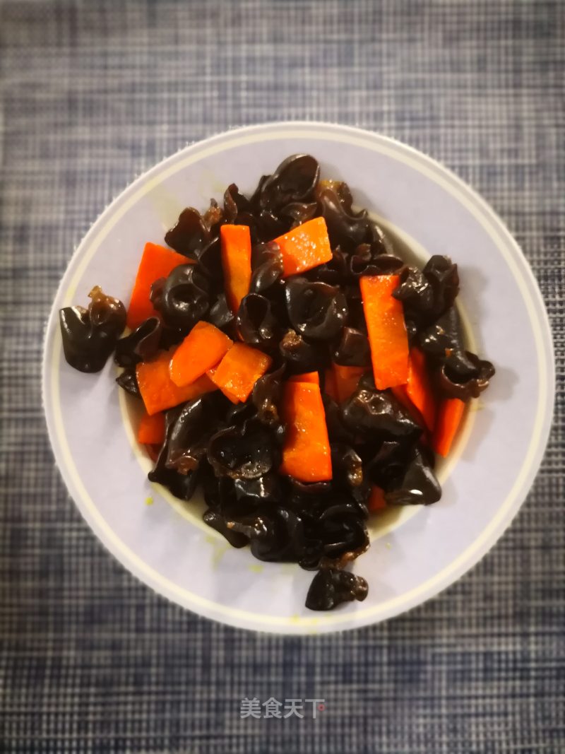 Stir Fried Fungus with Carrots recipe