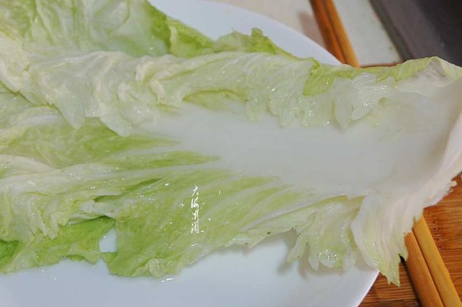 Stir-fried Cabbage Slices with Black Fungus recipe