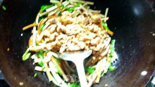 Meat Dishes—shredded Pork with Green Pepper and Dried Beans recipe