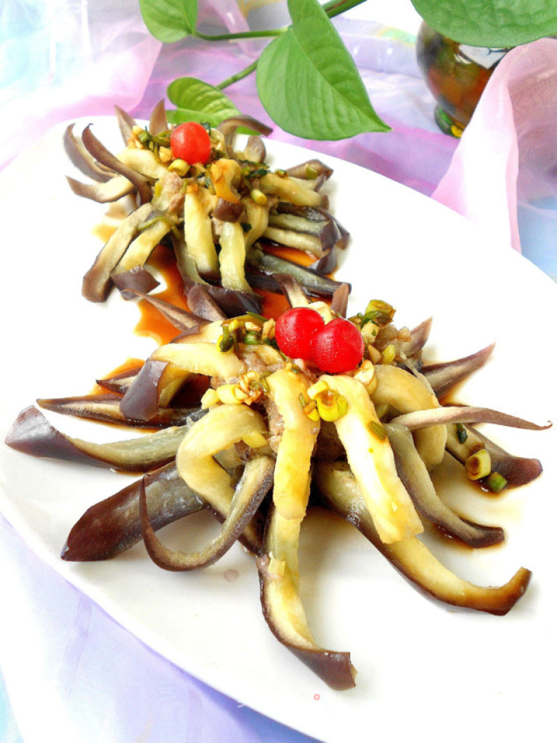 Eggplant Stuffed with Meat and Chrysanthemum recipe