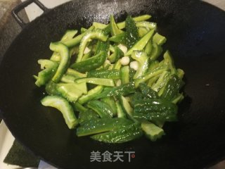 Stir-fried Bitter Gourd with Dace in Black Bean Sauce recipe