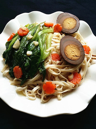 Marinated Egg Noodles with Lettuce and Oyster Sauce