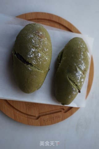 #花样美食# Matcha Honey Bean Bread recipe