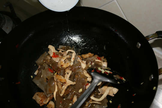 Stir-fried Xiuzhen Mushrooms with Fresh Potato Noodles recipe