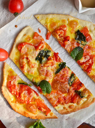 Crispy and Tempting Margherita Pizza recipe