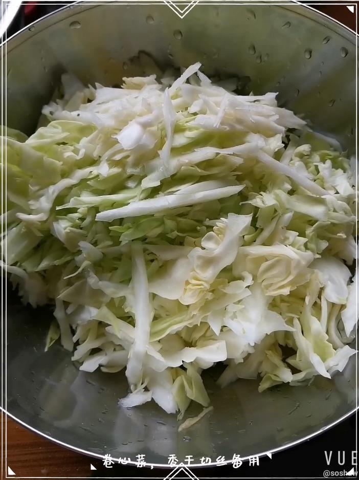 Stir-fried Noodles with Cabbage and Eggs recipe