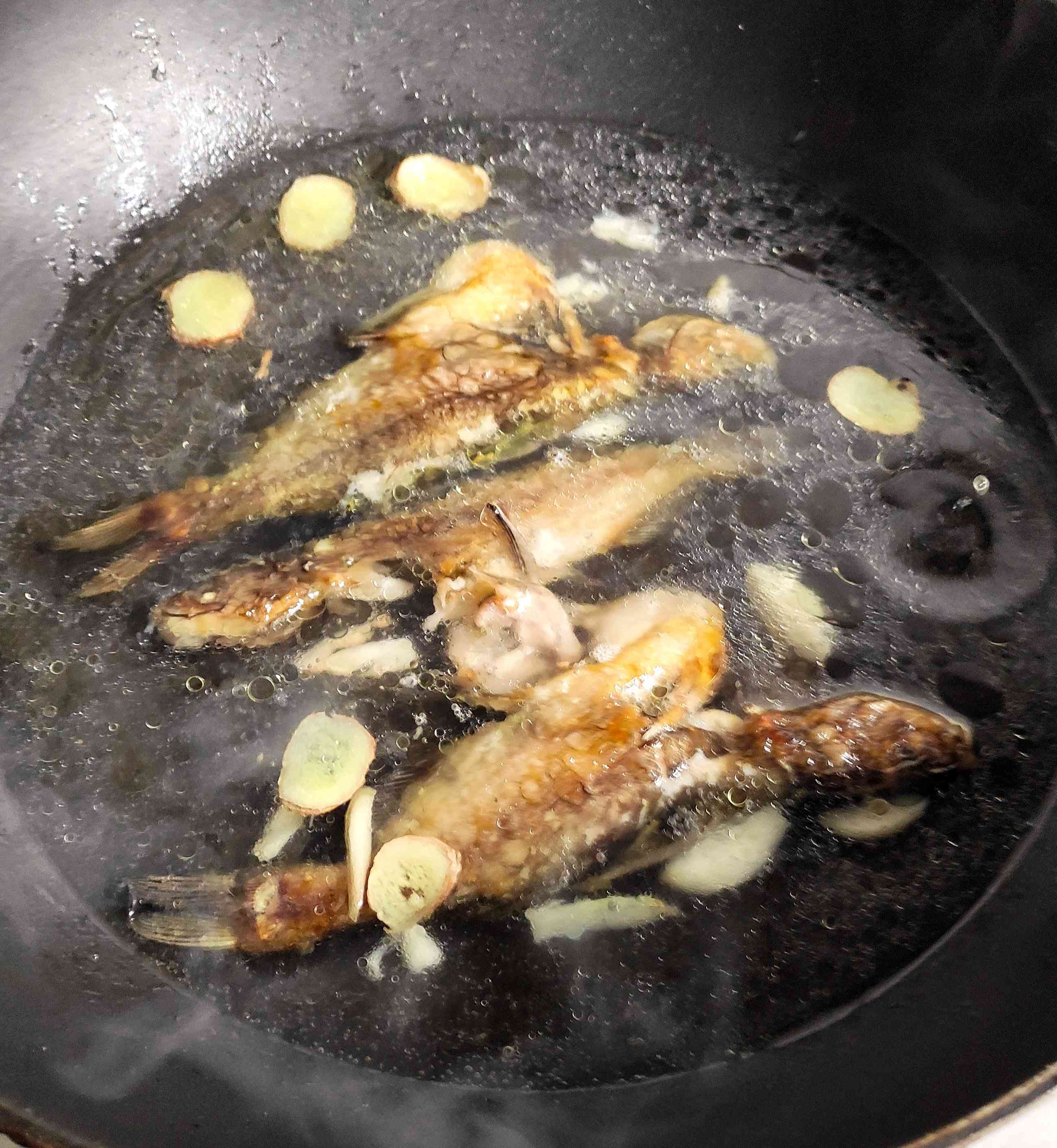 Stewed Yellow Bone Fish with Lettuce Instead of Tofu is Actually Better recipe