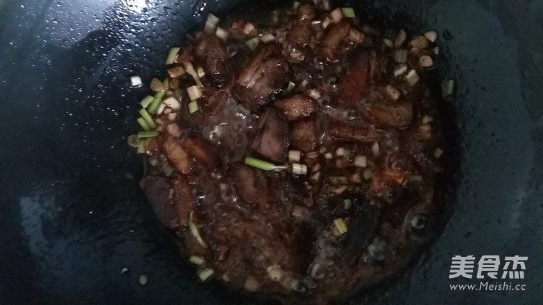 Sauerkraut with Marinated Pork in Iron Pot recipe
