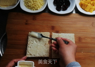 Crispy and Sweet Fruit Pizza on Toast recipe