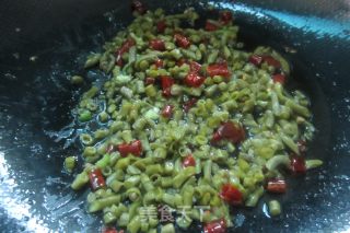 Stir-fried Capers with Double Peppers-served with Noodles and Porridge recipe